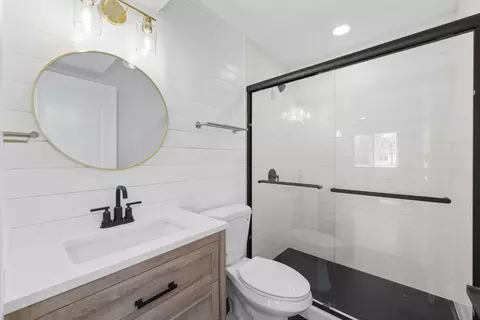 Bath - 3209 Springdale Ave, Glenview, IL 60025 photo 2 of 3