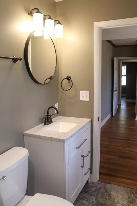 Bath - 15875 Timber Ln, Morrison, IL 61270 photo 3 of 4