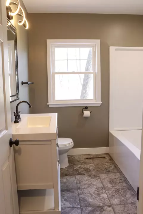 Bath - 15875 Timber Ln, Morrison, IL 61270 photo 1 of 4