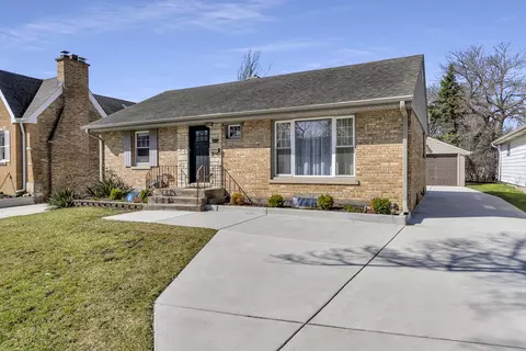 828 N Walnut Ave, Arlington Heights, IL 60004