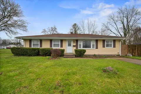 207 Banbury Rd, North Aurora, IL 60542