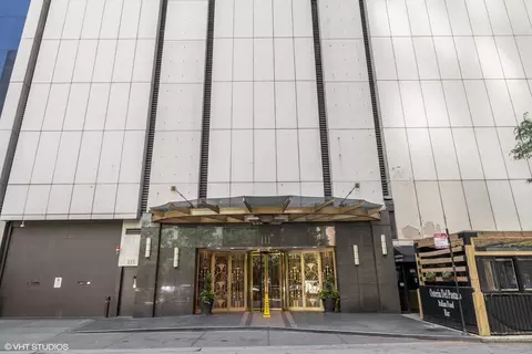 111 E Chestnut St #19A, Chicago, IL 60611