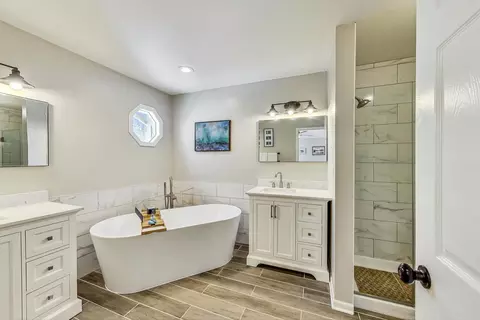 Bath - 5 Oxford Ct, Algonquin, IL 60102 photo 2 of 3