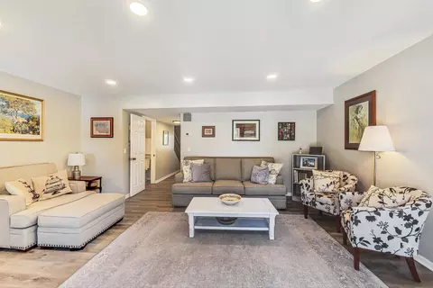 Living - 5 Oxford Ct, Algonquin, IL 60102 photo 2 of 3