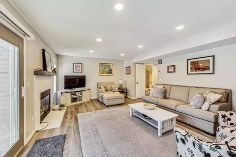 Living - 5 Oxford Ct, Algonquin, IL 60102 photo 3 of 3