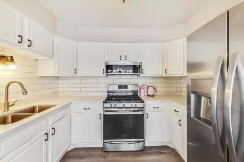 Kitchen - 5 Oxford Ct, Algonquin, IL 60102 photo 1 of 2