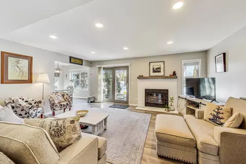 Living - 5 Oxford Ct, Algonquin, IL 60102 photo 1 of 3