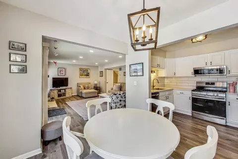 Dining - 5 Oxford Ct, Algonquin, IL 60102 photo 1 of 2