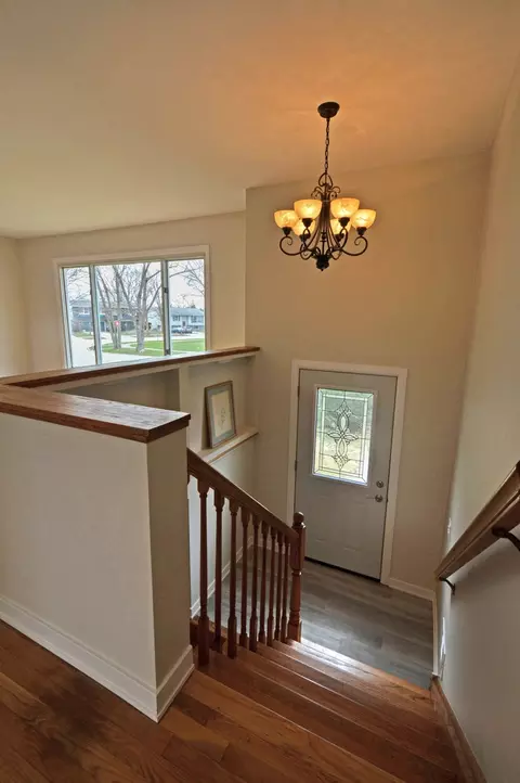 10 Willow Trl, Wheeling, IL 60090 photo 2