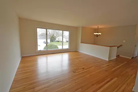 10 Willow Trl, Wheeling, IL 60090 photo 4