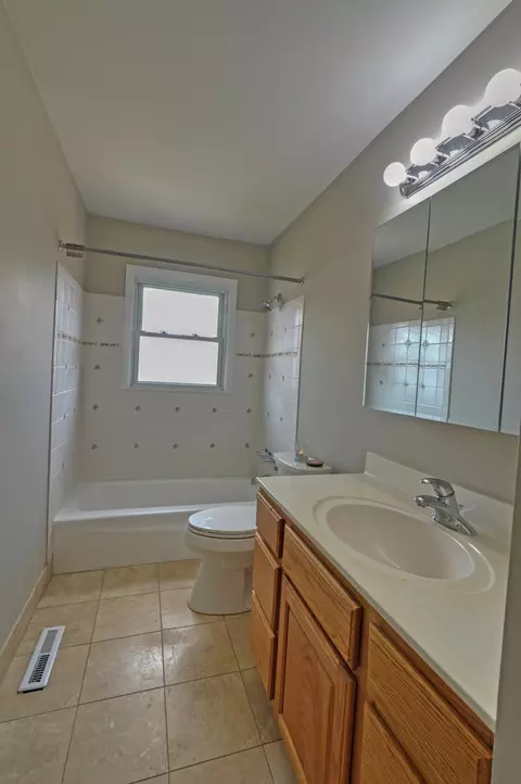 10 Willow Trl, Wheeling, IL 60090 photo 9