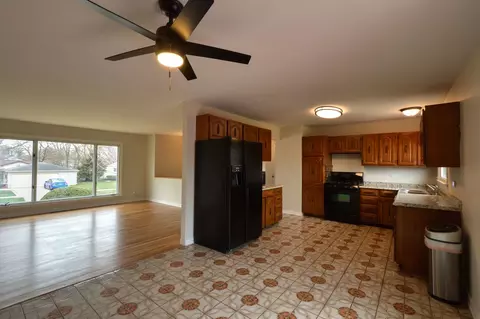 10 Willow Trl, Wheeling, IL 60090 photo 6