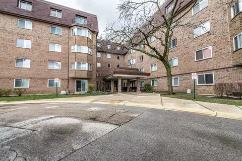 300 S Roselle Rd #313, Schaumburg, IL 60193