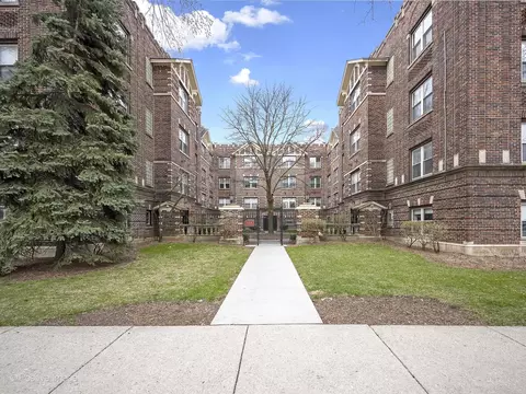 26 6th Ave #3B, La Grange, IL 60525