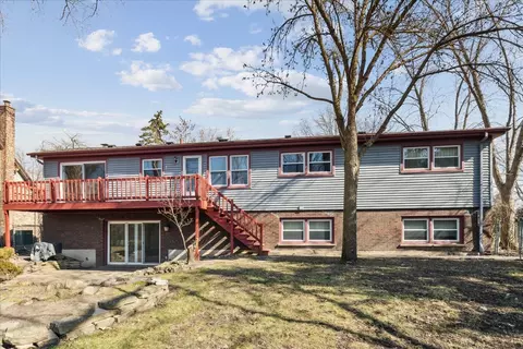 Exterior - 962 Suffield Ter, Northbrook, IL 60062 photo 2 of 6