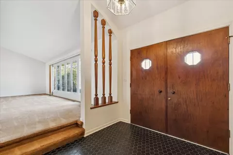 Entry Way - 962 Suffield Ter, Northbrook, IL 60062 photo 1 of 1