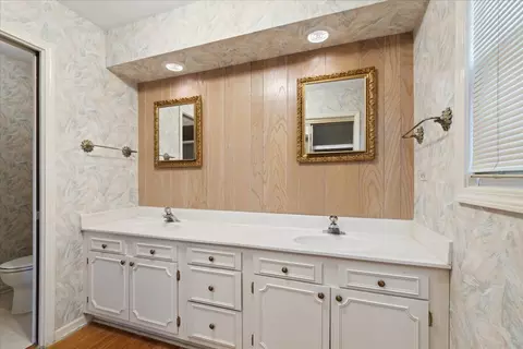 Bath - 962 Suffield Ter, Northbrook, IL 60062 photo 2 of 4