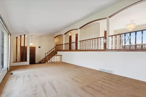 Living - 962 Suffield Ter, Northbrook, IL 60062 photo 1 of 2
