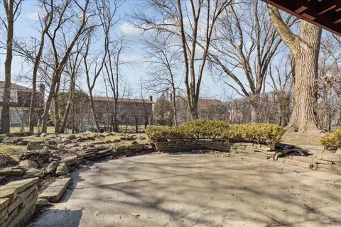 Exterior - 962 Suffield Ter, Northbrook, IL 60062 photo 4 of 6