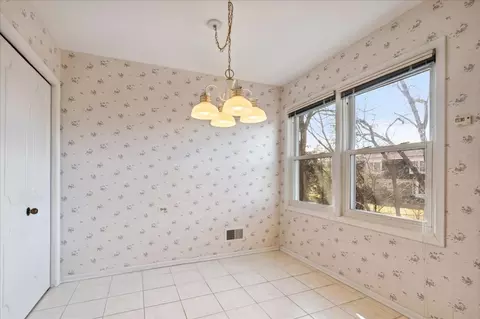 Bath - 962 Suffield Ter, Northbrook, IL 60062 photo 1 of 4