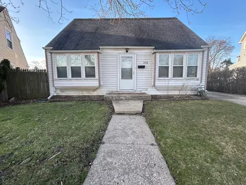 2538 Silver Creek Dr, Franklin Park, IL 60131
