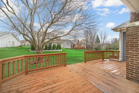 Exterior - 657 Golfers Ln, Bartlett, IL 60103 photo 4 of 6