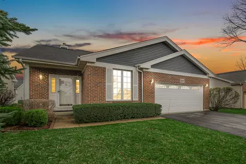 657 Golfers Ln, Bartlett, IL 60103
