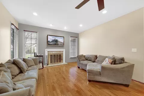 Living - 657 Golfers Ln, Bartlett, IL 60103 photo 1 of 3