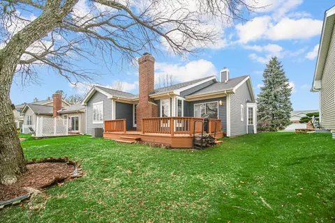 Exterior - 657 Golfers Ln, Bartlett, IL 60103 photo 5 of 6