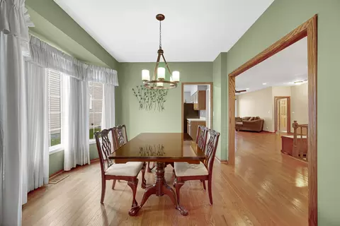 Dining - 657 Golfers Ln, Bartlett, IL 60103 photo 1 of 1