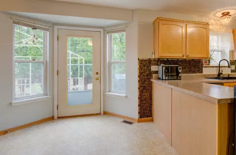Kitchen - 2107 Beldon Ct, Plainfield, IL 60586 photo 3 of 4