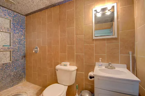 Bath - 2107 Beldon Ct, Plainfield, IL 60586 photo 3 of 3