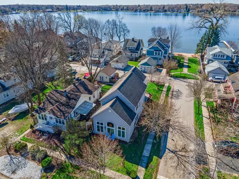 785 N Shore Dr, Crystal Lake, IL 60014