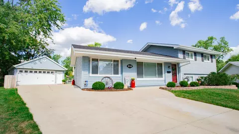 610 W Berkley Ln, Hoffman Estates, IL 60169