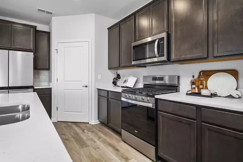 Kitchen - 1336 Wild Tulip Cir, Bartlett, IL 60103 photo 5 of 13