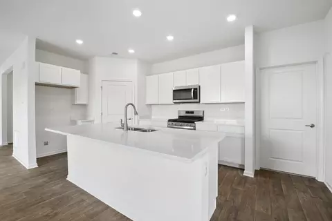 Kitchen - 1336 Wild Tulip Cir, Bartlett, IL 60103 photo 9 of 13