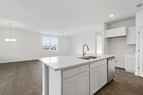 Kitchen - 1336 Wild Tulip Cir, Bartlett, IL 60103 photo 11 of 13