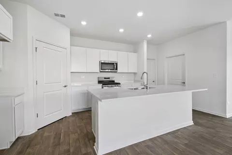 Kitchen - 1336 Wild Tulip Cir, Bartlett, IL 60103 photo 7 of 13