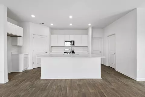 Kitchen - 1336 Wild Tulip Cir, Bartlett, IL 60103 photo 8 of 13