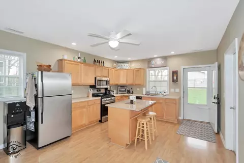 Kitchen - 223 E 19th St, Lockport, IL 60441 photo 3 of 4
