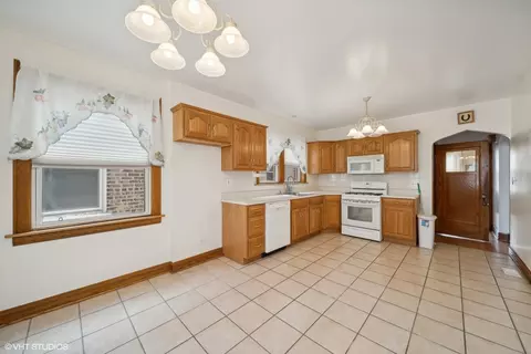 Kitchen - 3046 W 54th Pl, Chicago, IL 60632 photo 1 of 2