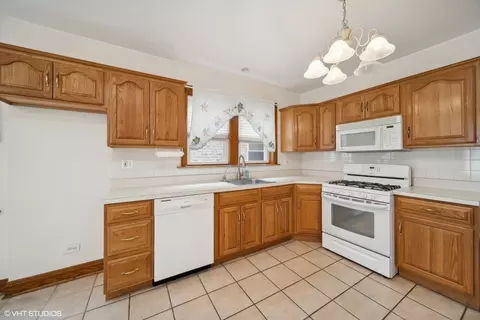 Kitchen - 3046 W 54th Pl, Chicago, IL 60632 photo 2 of 2