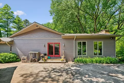 2 N989 Beith Rd, Elburn, IL 60119