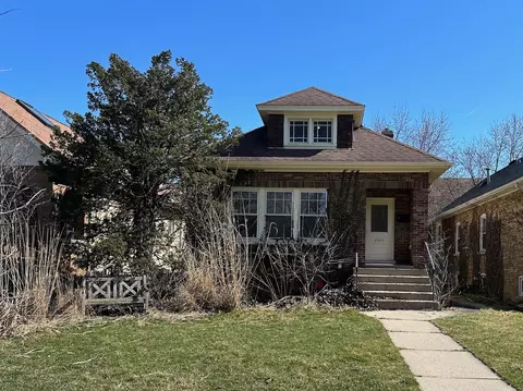 2707 Lincolnwood Dr, Evanston, IL 60201