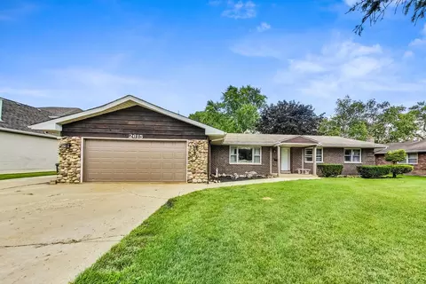 2615 N Waterman Ave, Arlington Heights, IL 60004