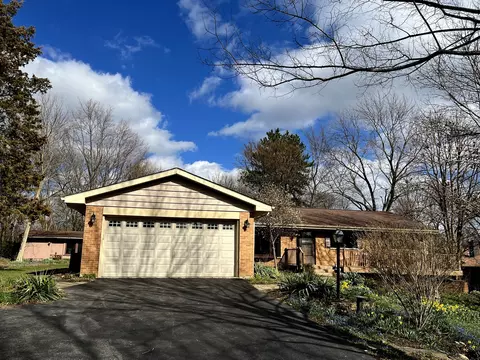 7 Avon Ln, South Barrington, IL 60010
