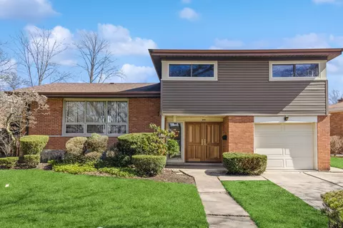 7805 Palma Ln, Morton Grove, IL 60053