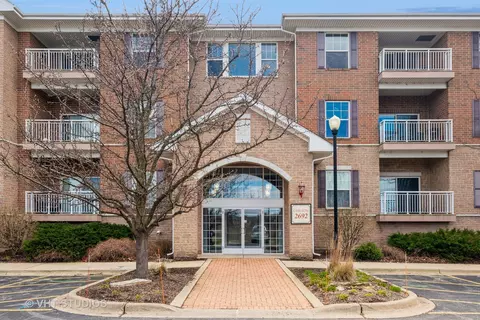2692 Stone Cir #206, Geneva, IL 60134
