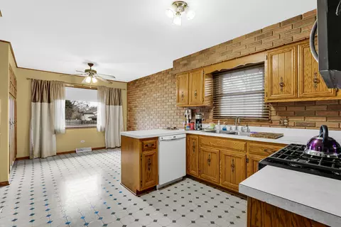 17832 Dekker St, Lansing, IL 60438 photo 4