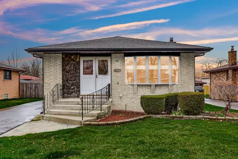 17832 Dekker St, Lansing, IL 60438